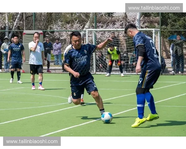 热血沸腾！一起为足球比赛加油，见证精彩瞬间，感受激情与梦想的碰撞！